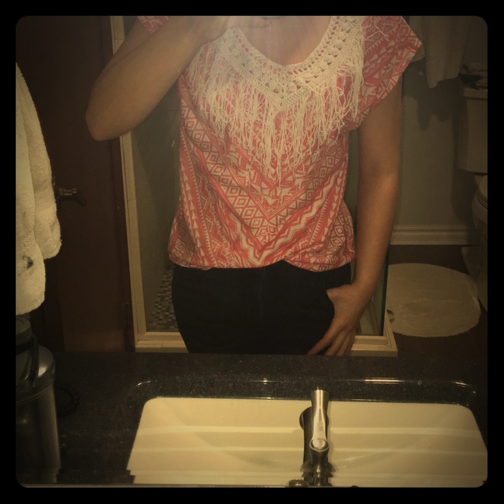Fringy salmon top